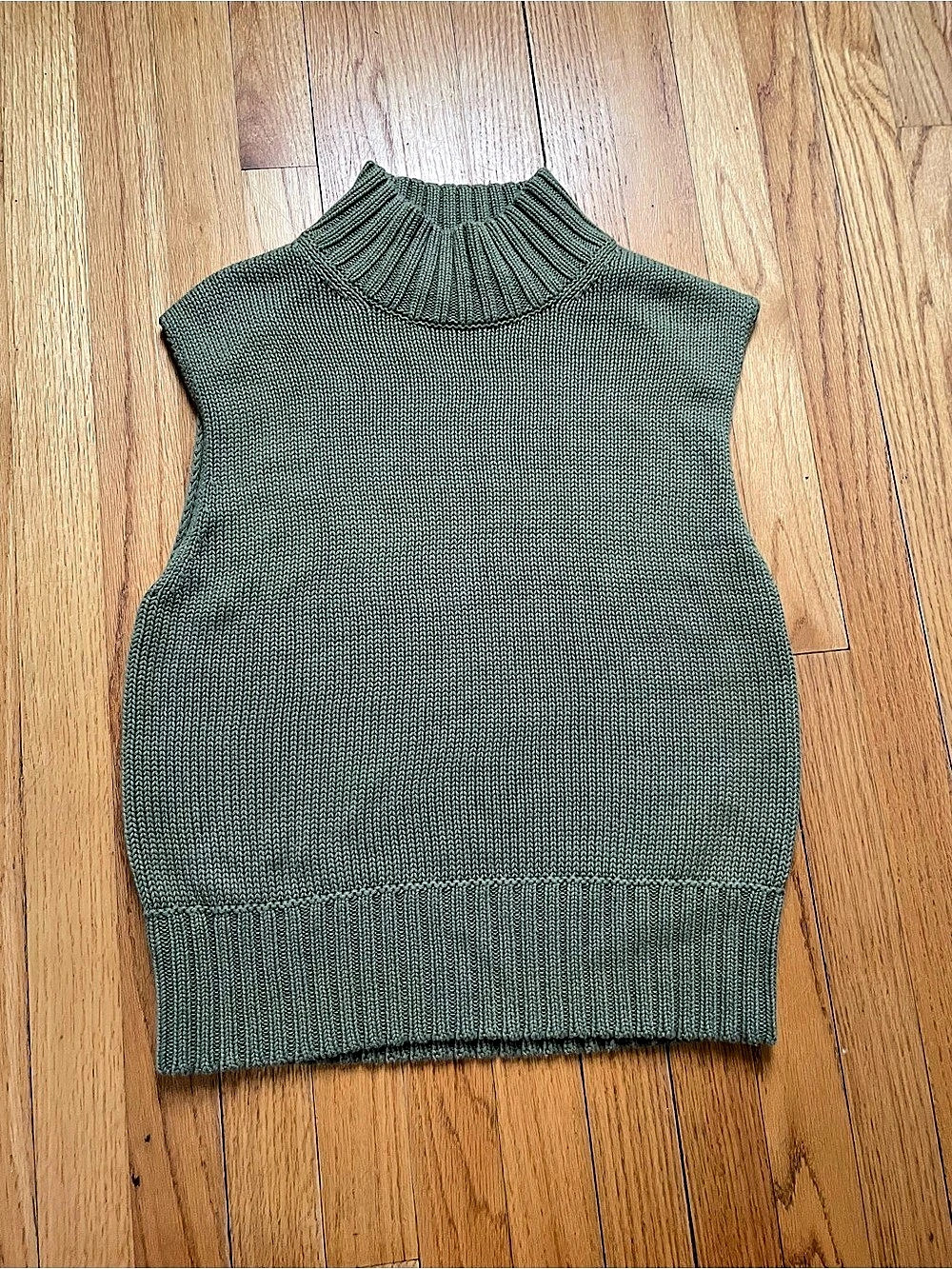 Abercrombie & Fitch Button Detail Mockneck Sweater Vest in Green